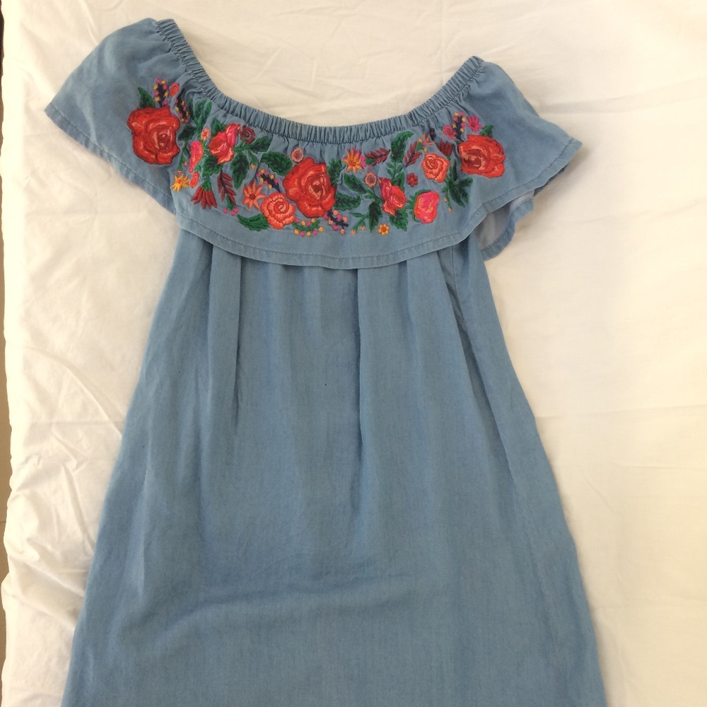 Dress with embroidered patch flowers midi